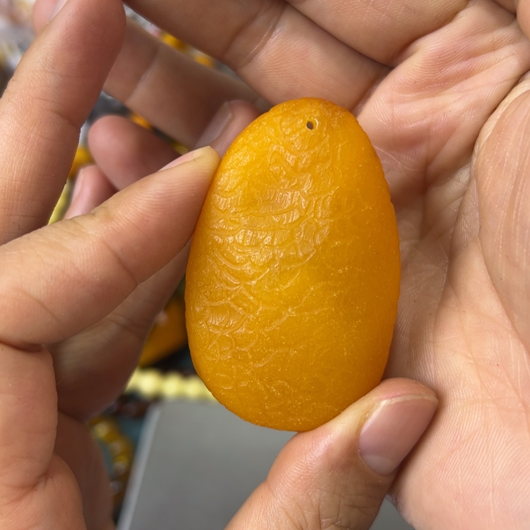 未镶嵌琥珀珠宝奇石98