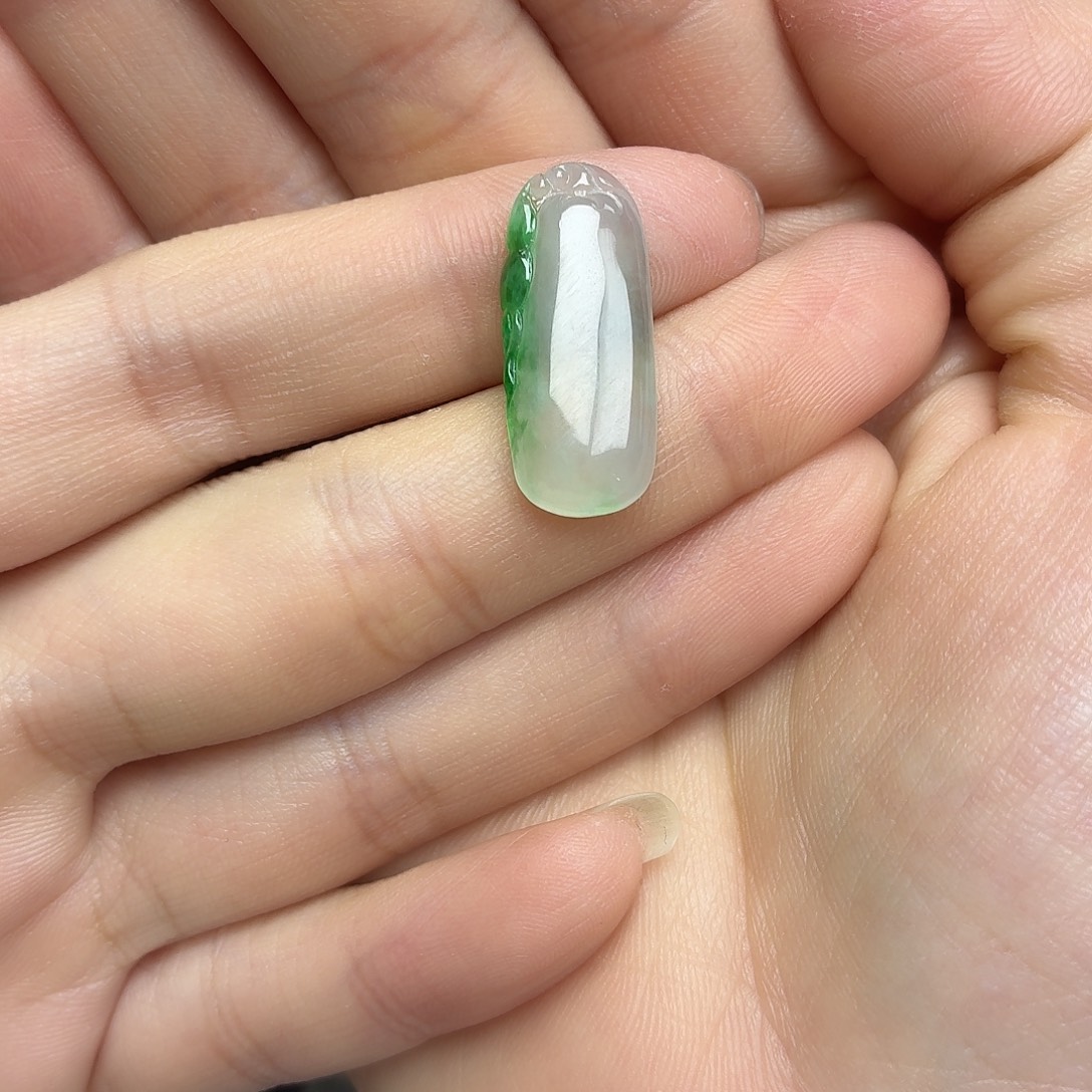 翡翠未镶嵌颈饰绿瓜