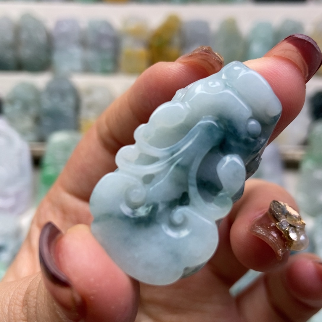 翡翠吊坠(赠链)未镶嵌