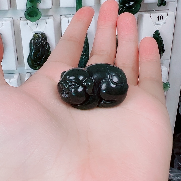 蛇纹石玉颈饰未镶嵌