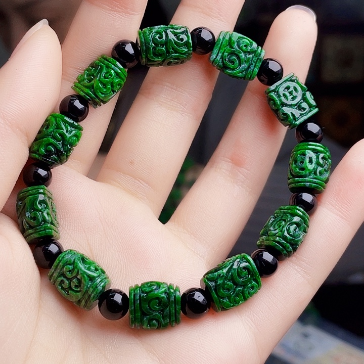 翡翠未镶嵌颈饰多样性