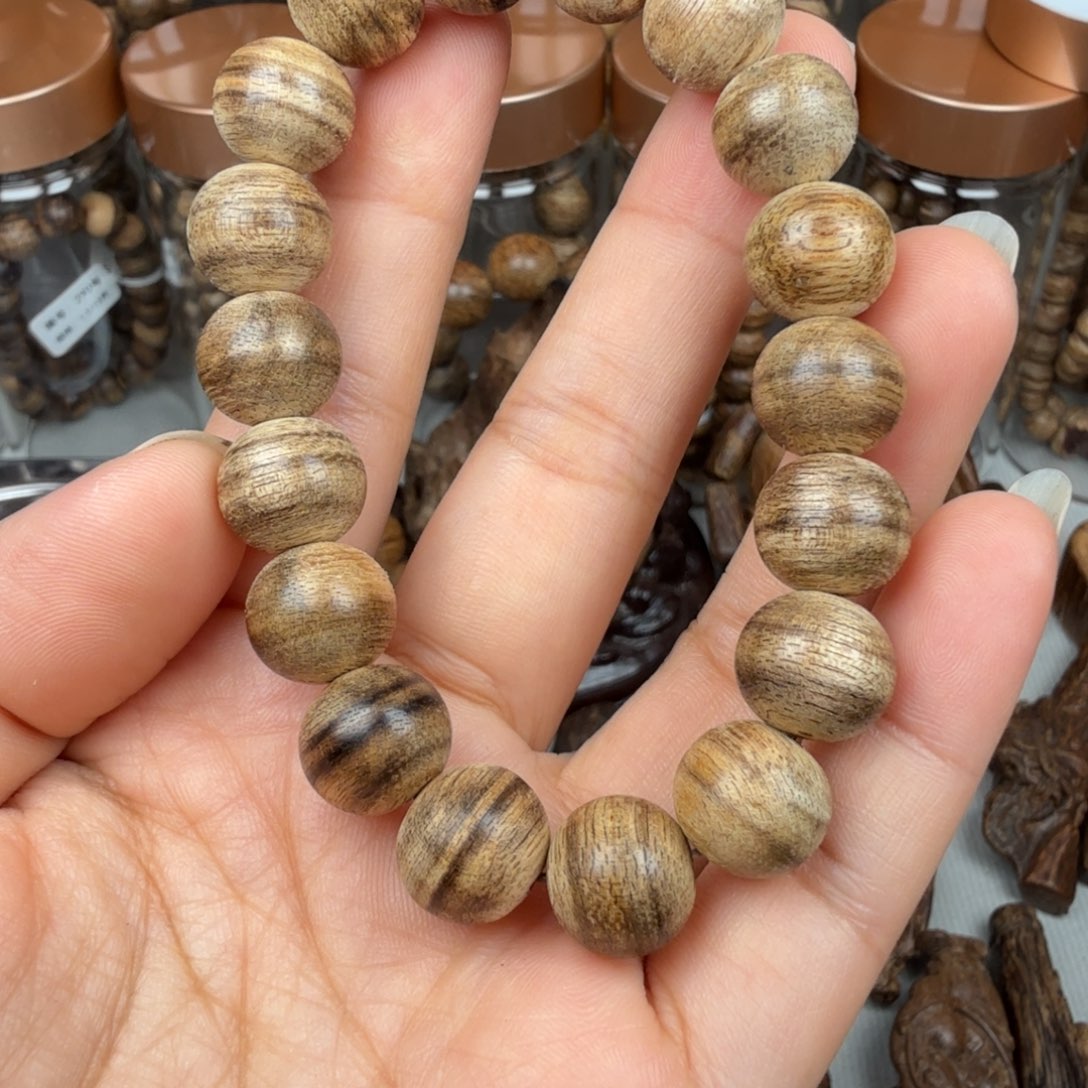 用***4沉香沉香碎屑达拉干 1.2*6.4 克