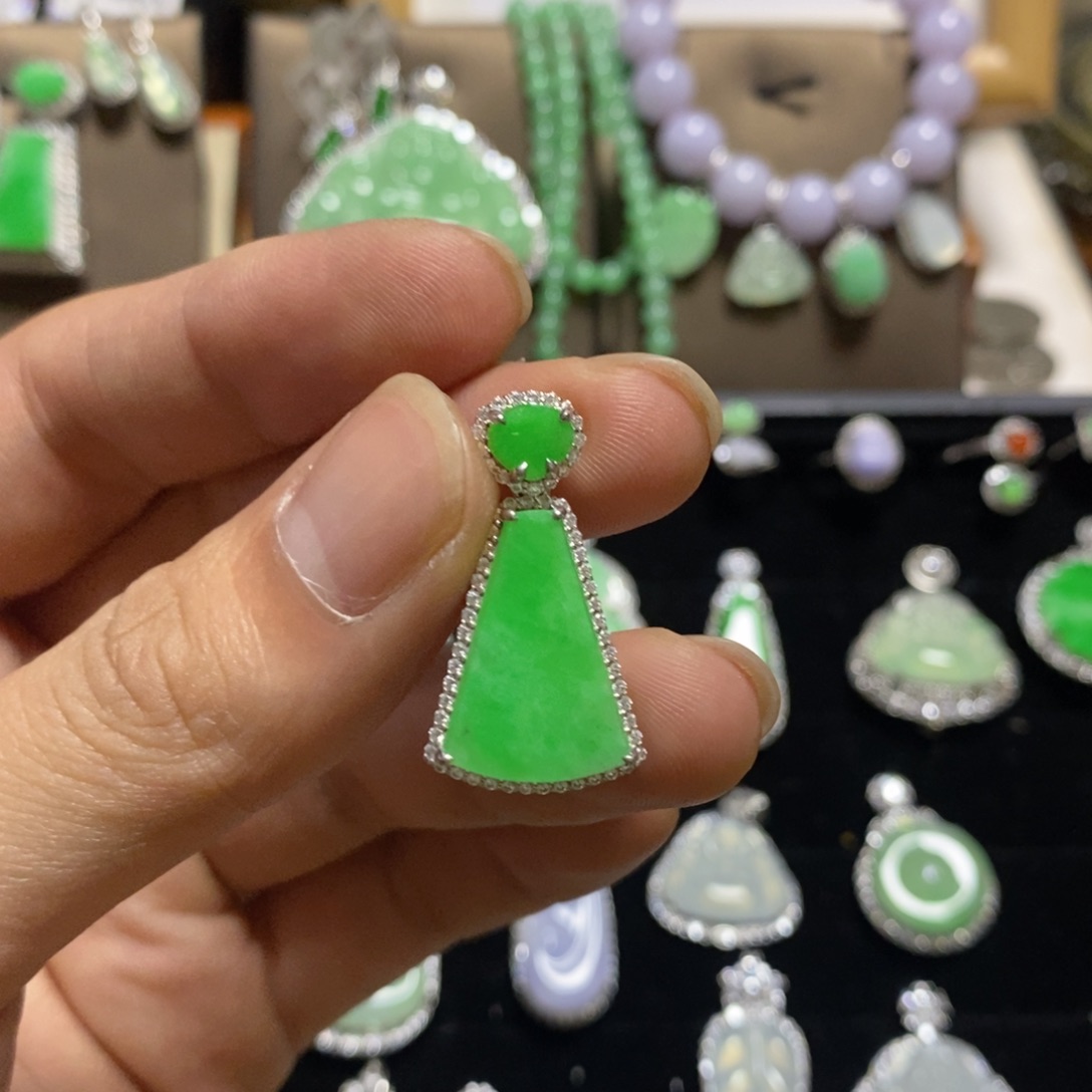 翡翠颈饰银S925镶嵌简**天然翡翠