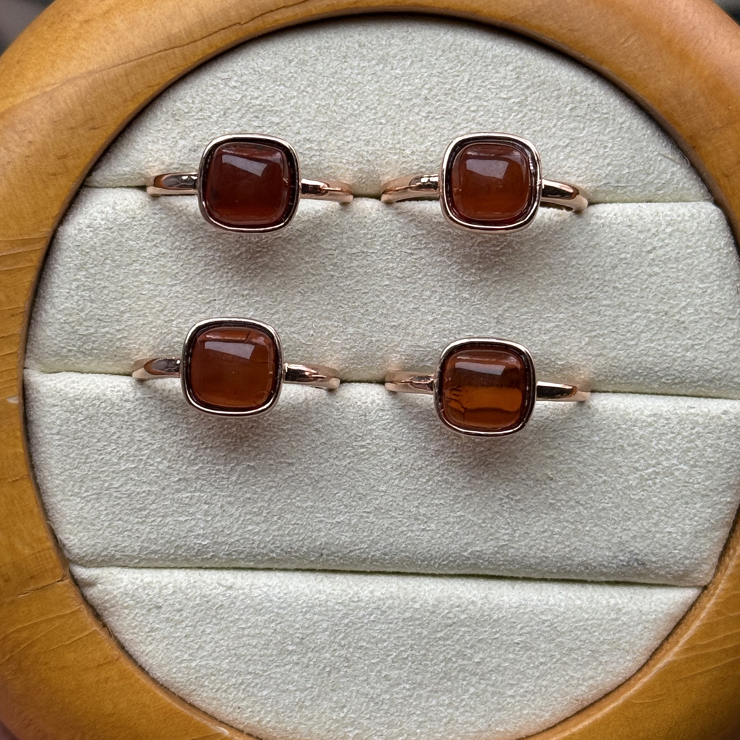 血珀镶嵌方糖戒指