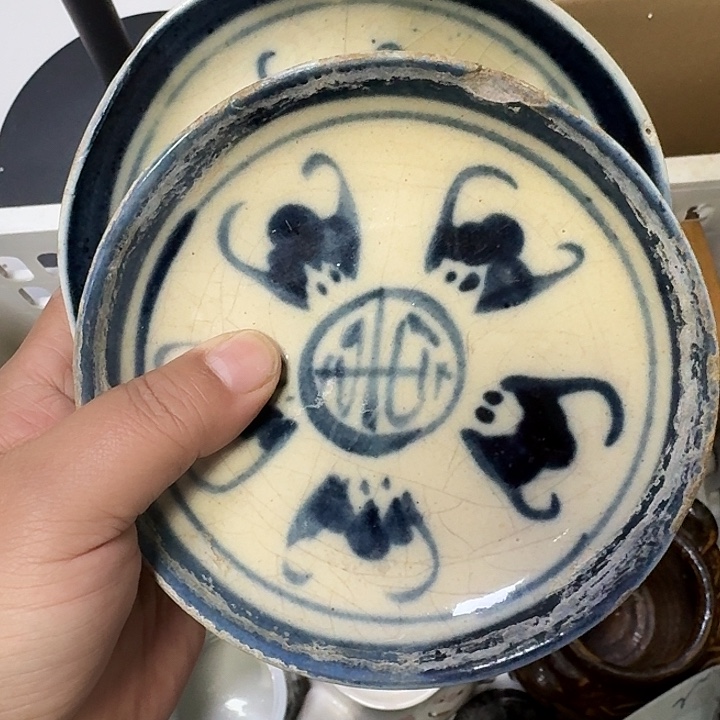 武***人两个青花五福捧寿盘子带开片标本有磕有线