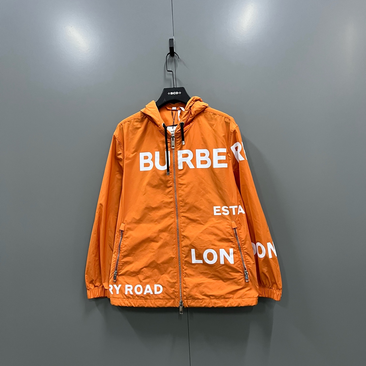 99新 BURBERRY/博柏利 h925 橙色字母印花连帽外套 50码  008200 