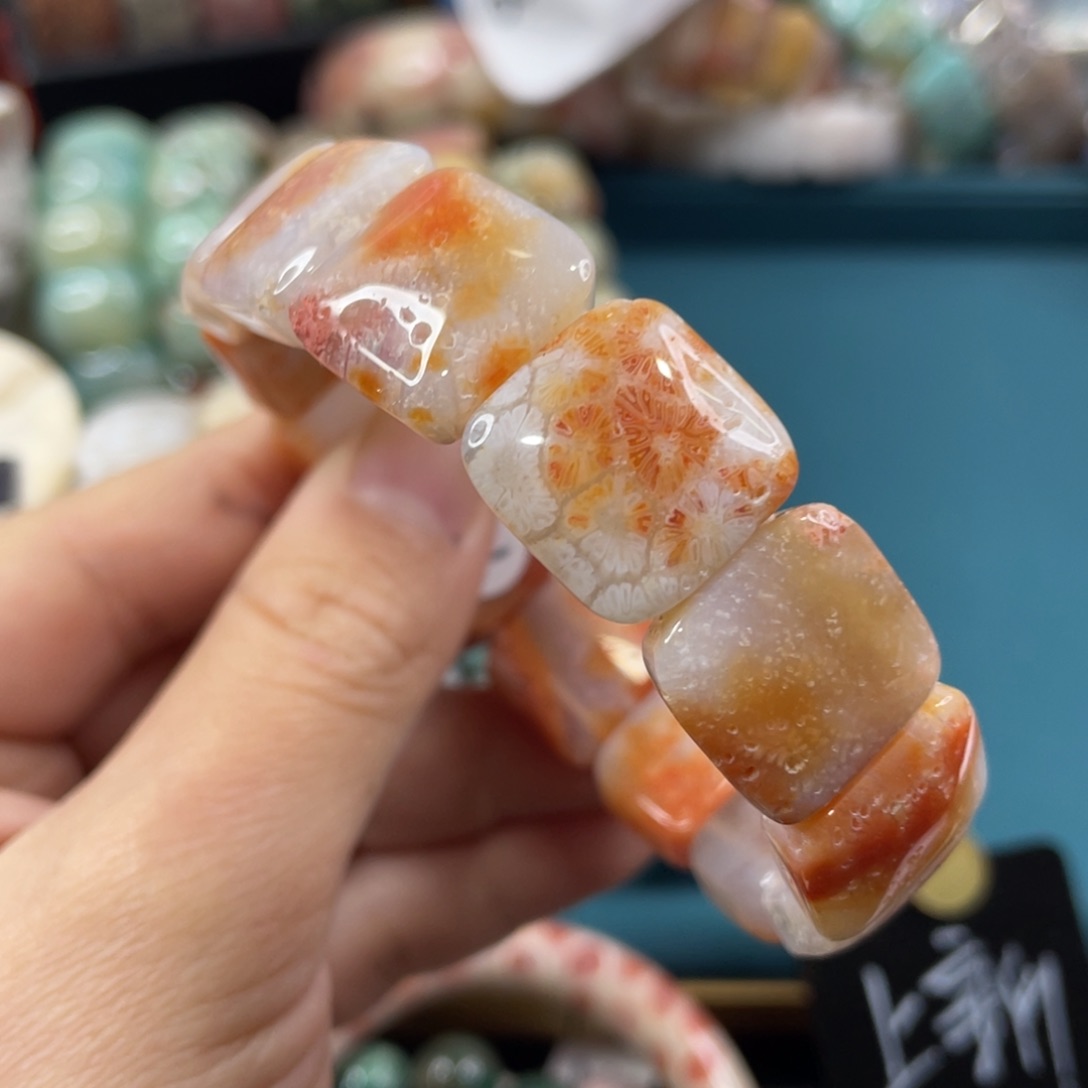 未镶嵌手镯硅化玉