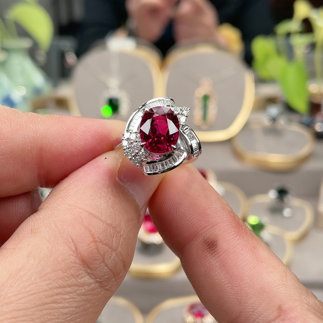 碧玺戒指18K金镶嵌3.92ct