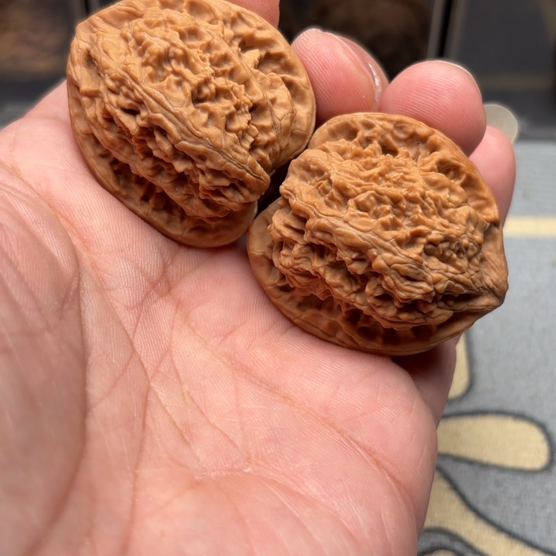 文玩核桃把件牡丹纹