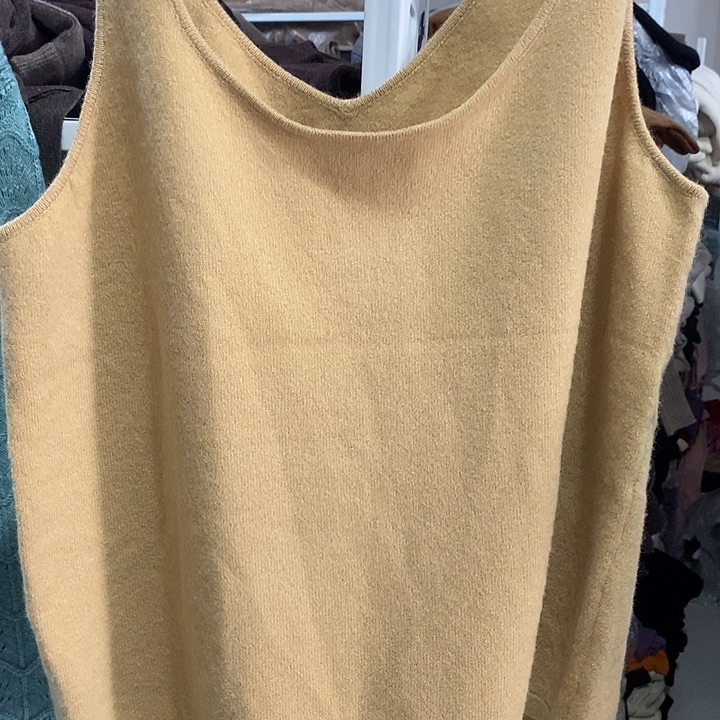 羊绒贴身背心颜色随机