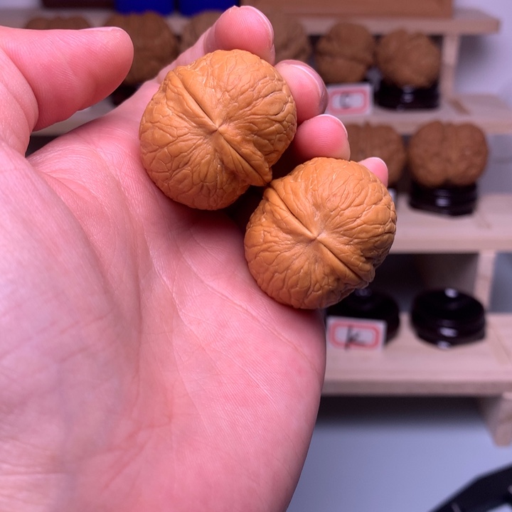 呆***员文玩核桃把件48龙眼32尺