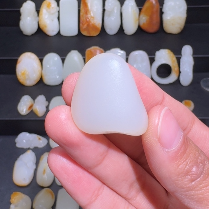 和田玉颈饰未镶嵌庄**梦