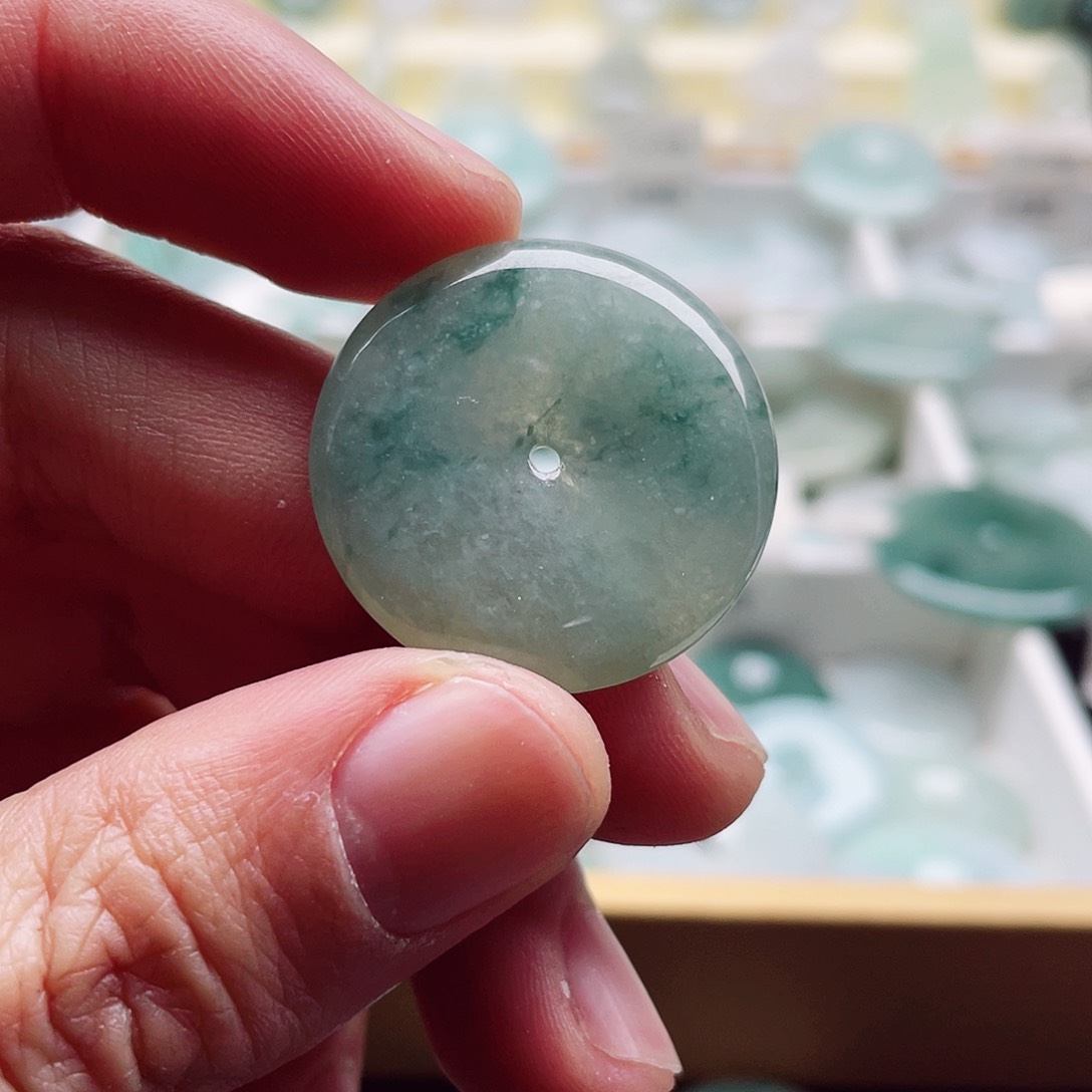 翡翠颈饰未镶嵌天然翡翠