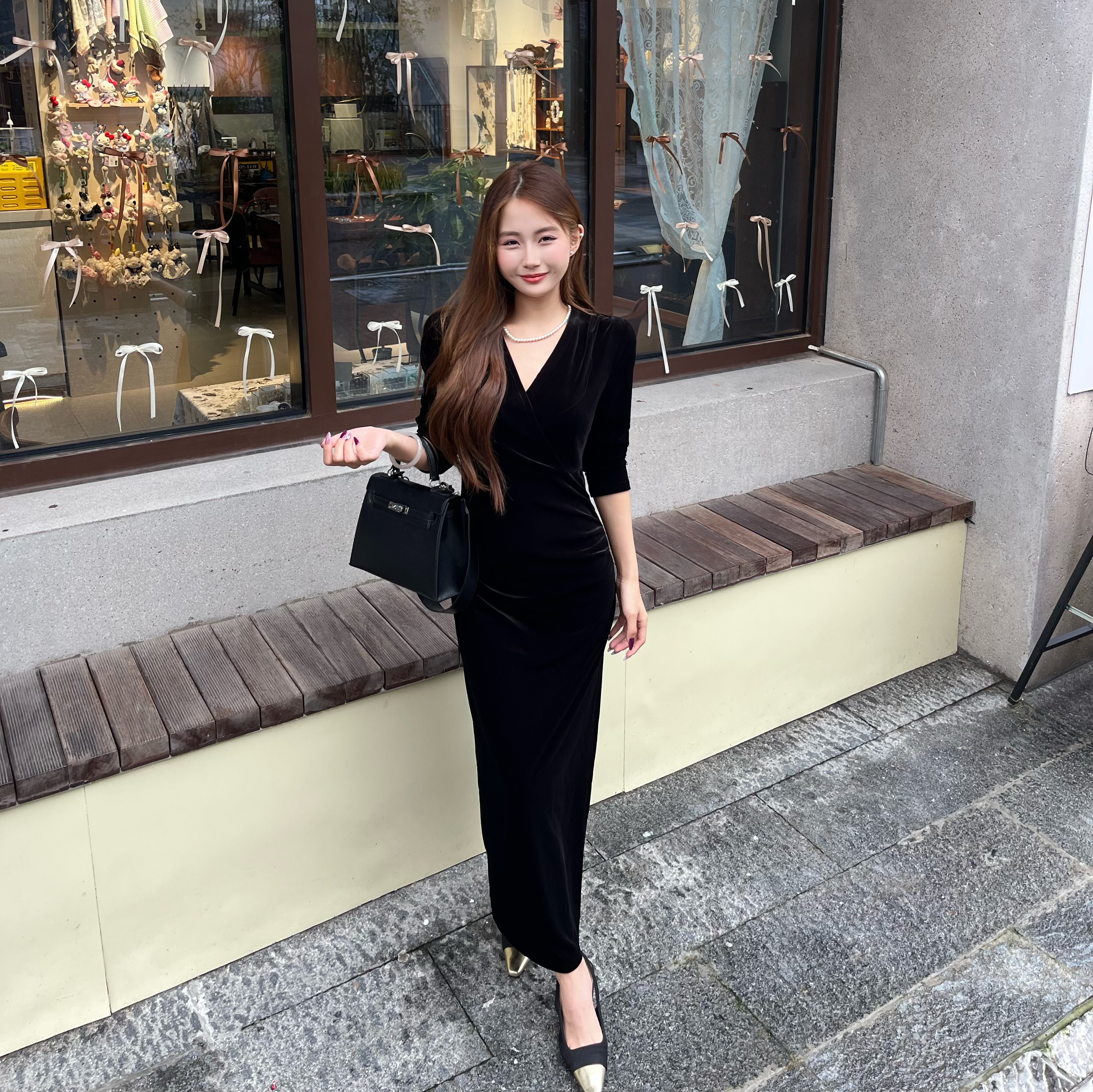 2025秋冬女装高级感连衣裙长袖修身显瘦收腰丝绒连衣裙