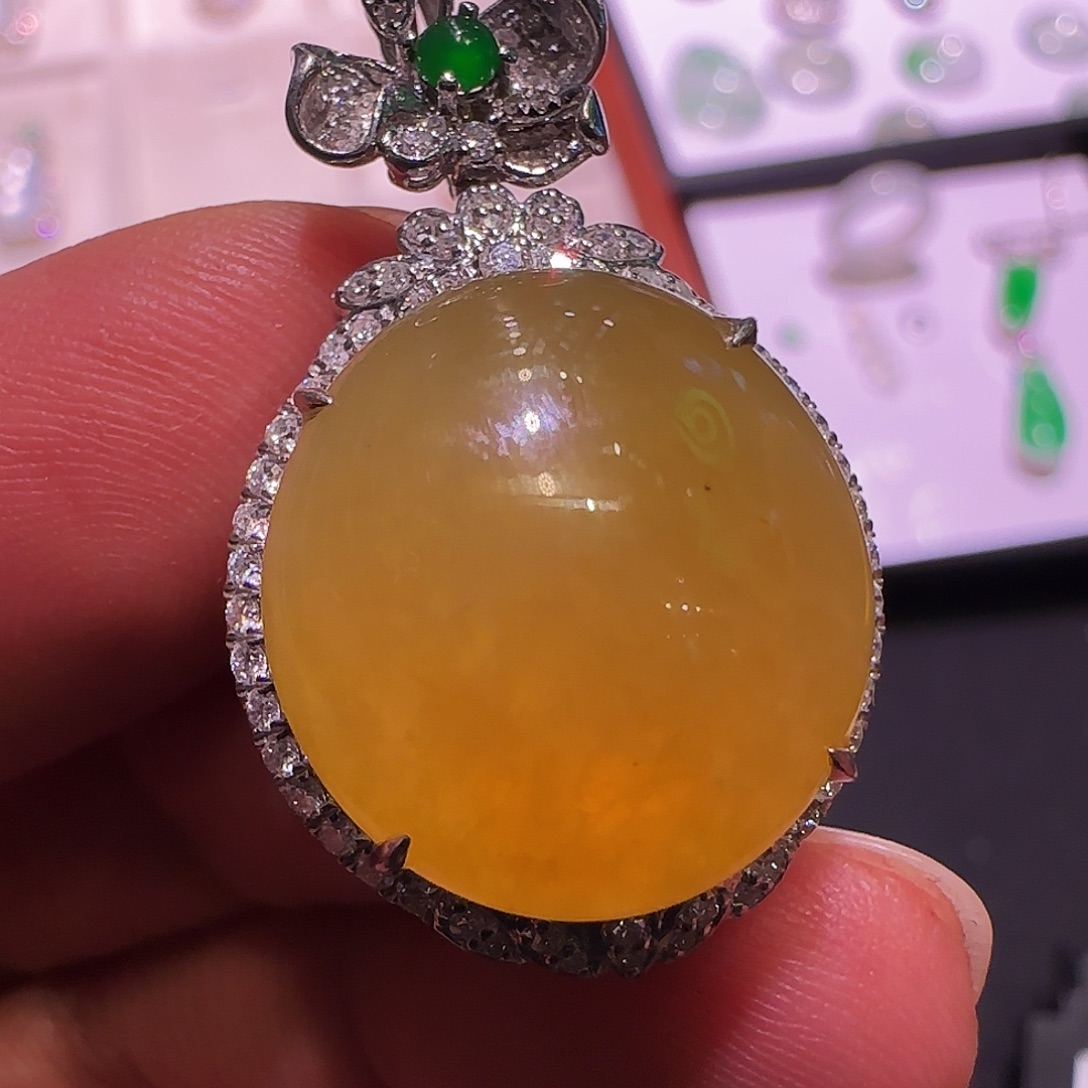 翡翠18K金镶嵌颈饰