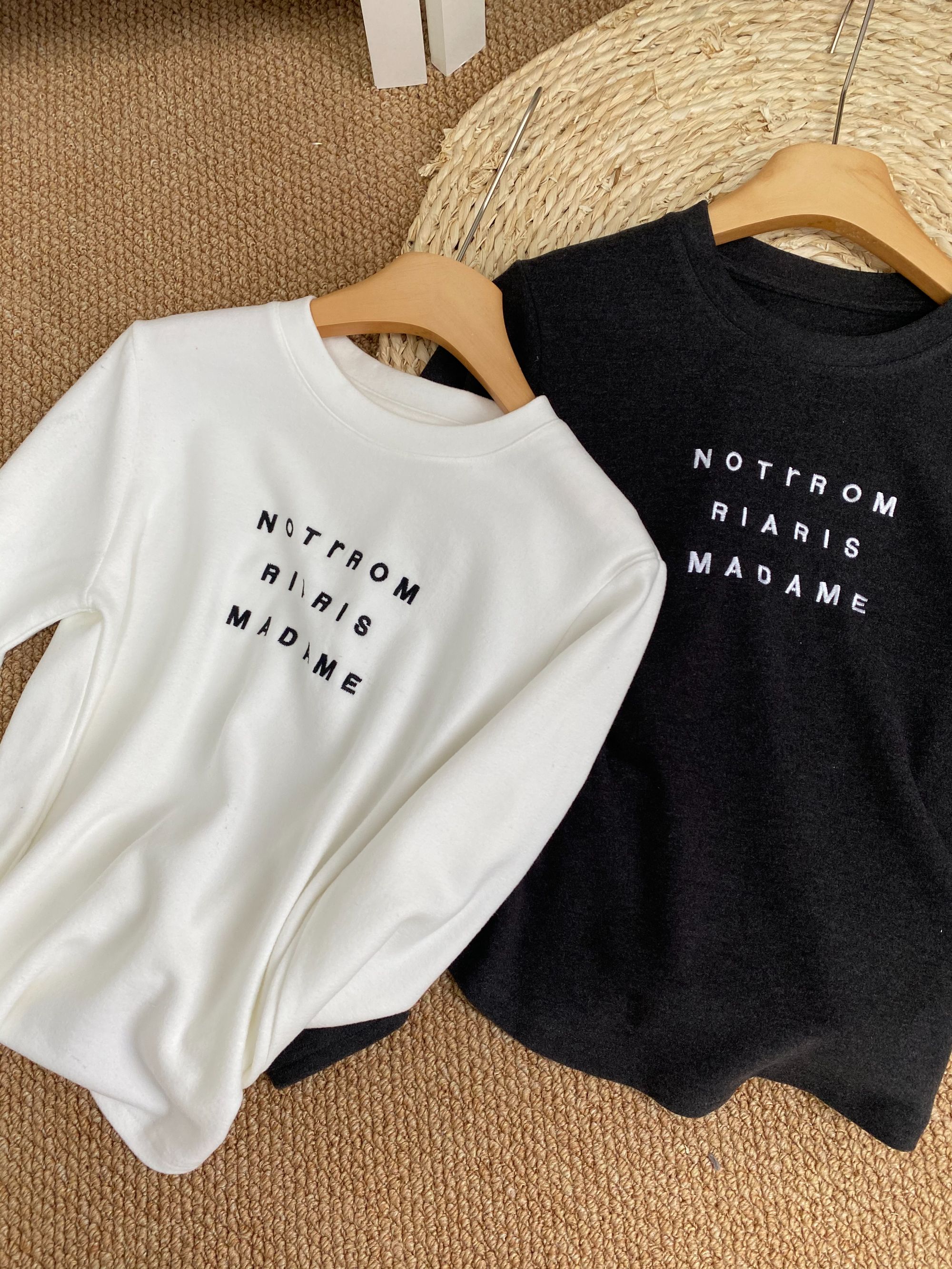 【刺绣字母】冬季新款，韩系百搭长袖打底衫- 9123