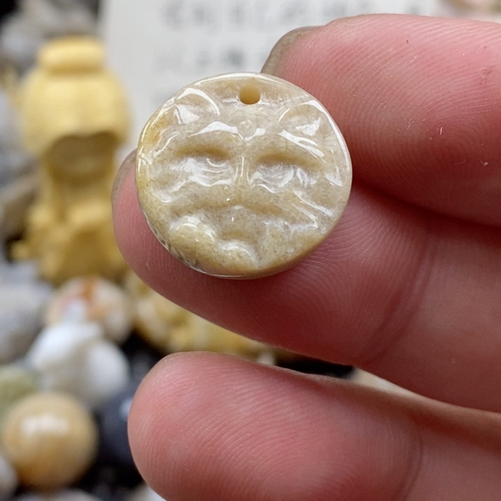 颈饰未镶嵌硅化珊瑚（珊瑚玉）小