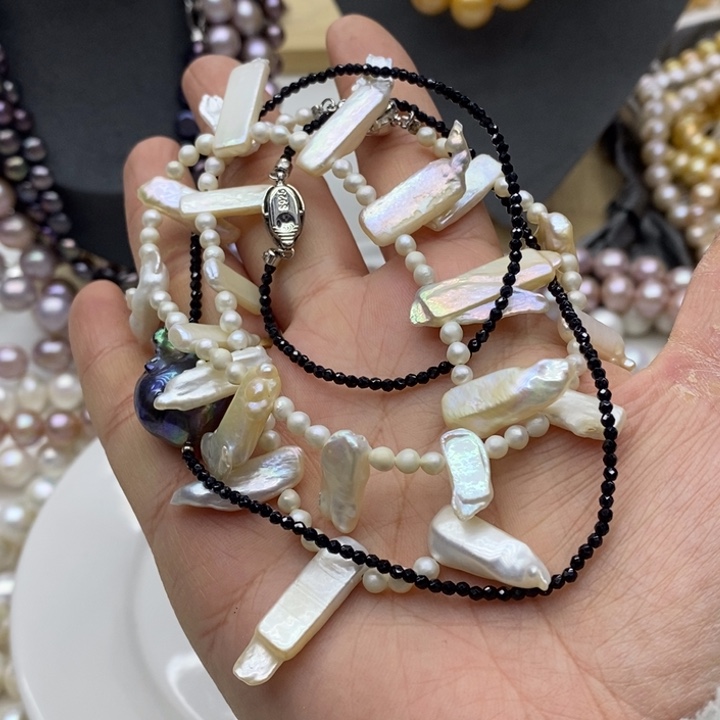 爱***己淡水珍珠钛钢颈饰