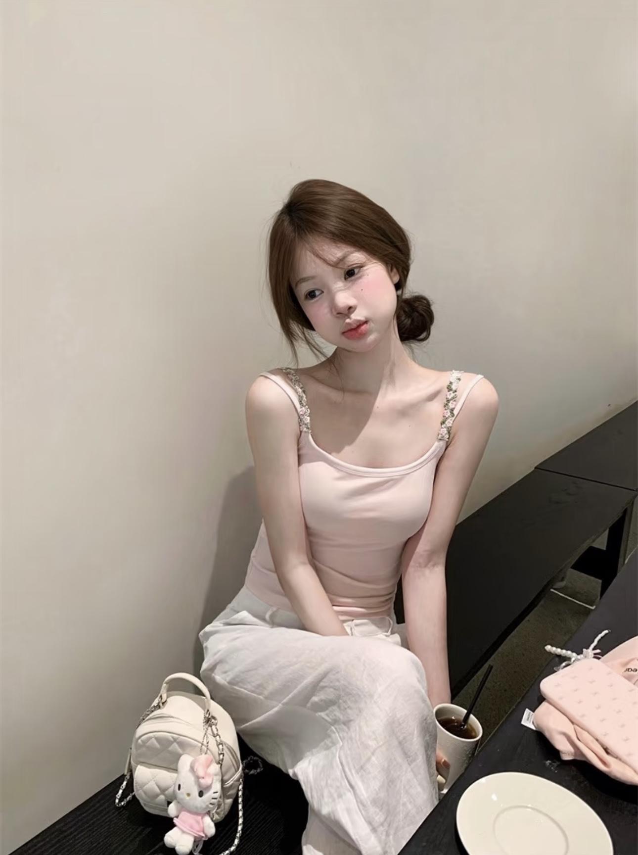 【藤曼花朵】纯欲温柔粉色花朵吊带背心显瘦少女感带胸垫内搭上衣