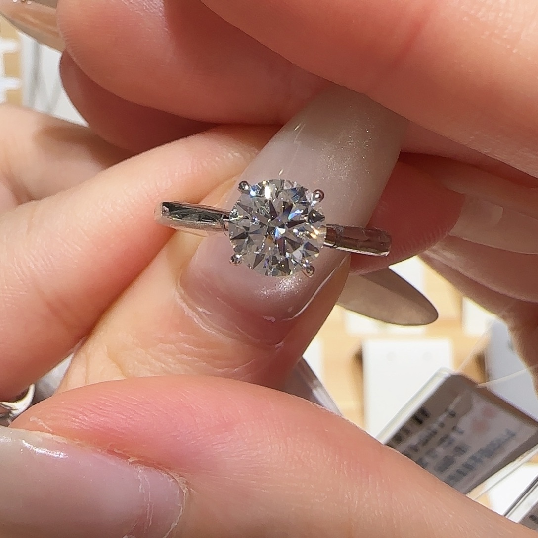 铂Pt950镶嵌实验室培育钻石一克拉经典四爪 11-17圈