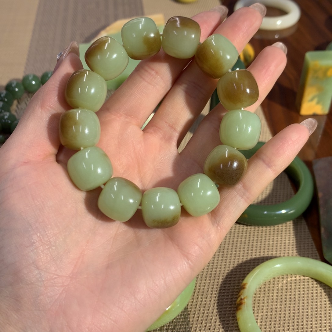 未镶嵌手链岫岩老玉（透闪石质玉）佳*！