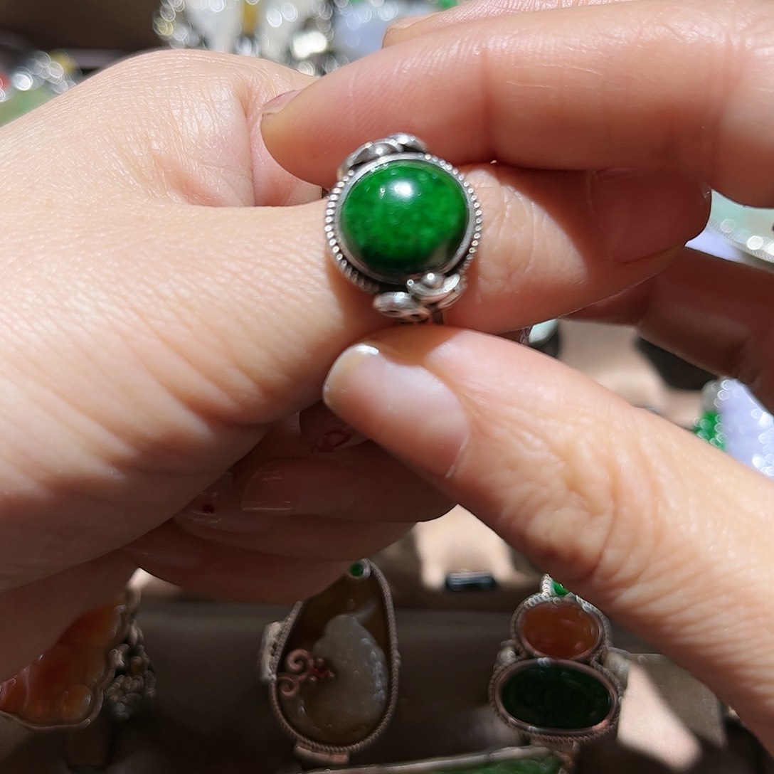 翡翠戒指合金个性十足时尚
