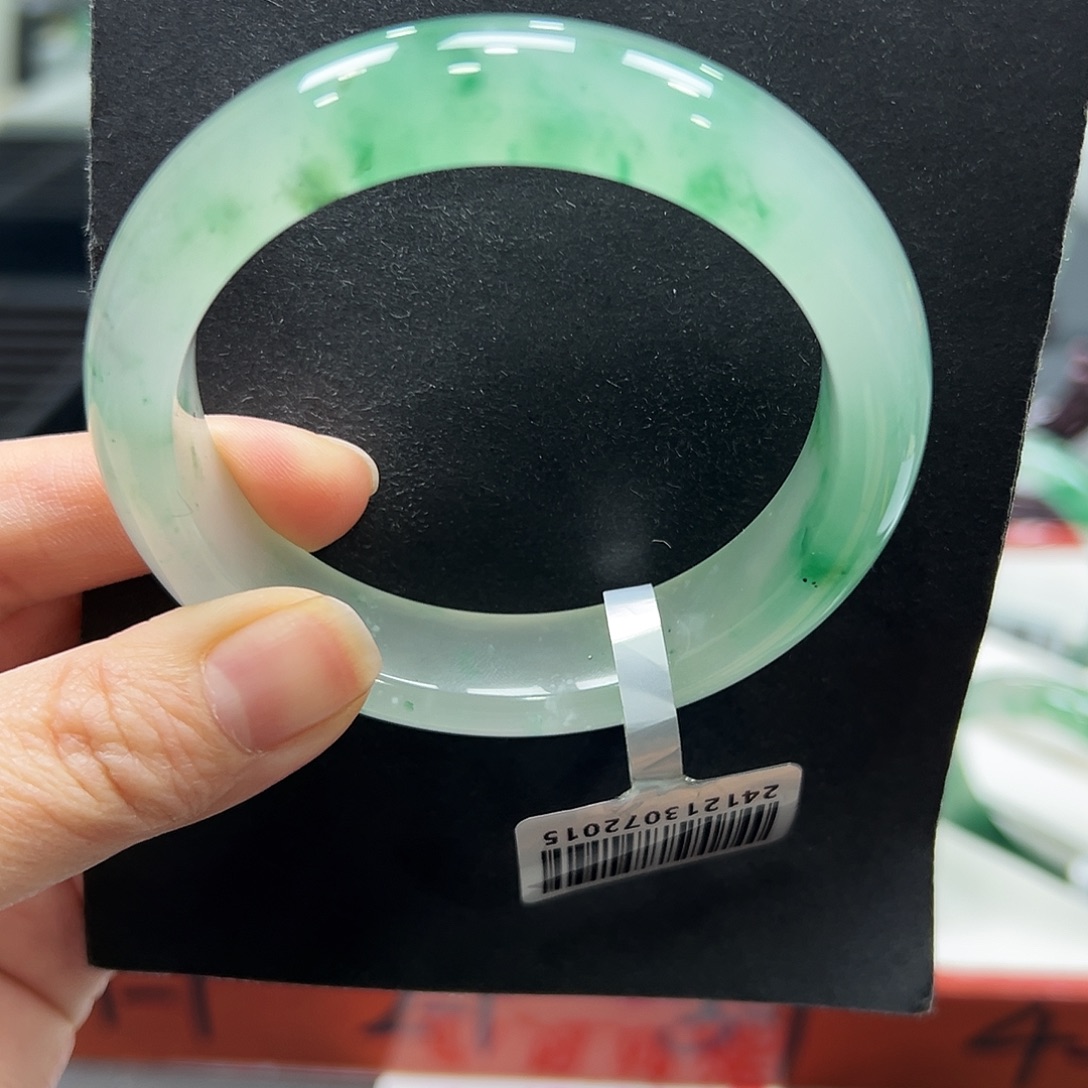 放***石英质玉（非洲翠）未镶嵌手镯