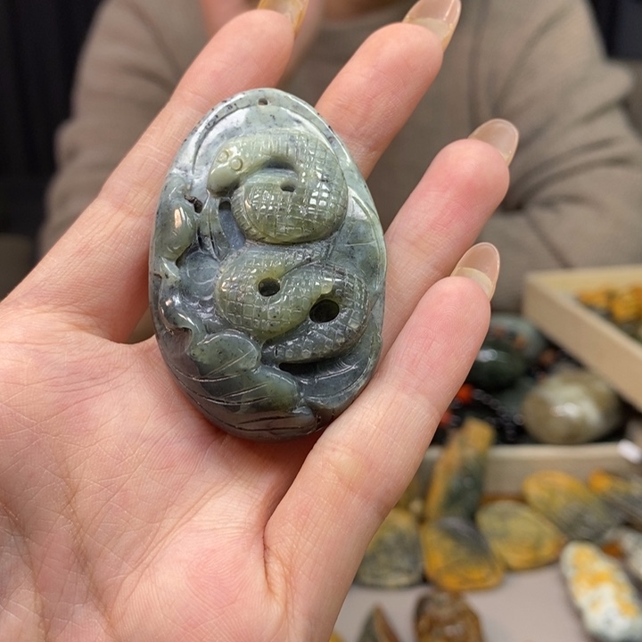 岫岩河磨玉（透闪石质玉）颈饰未镶嵌