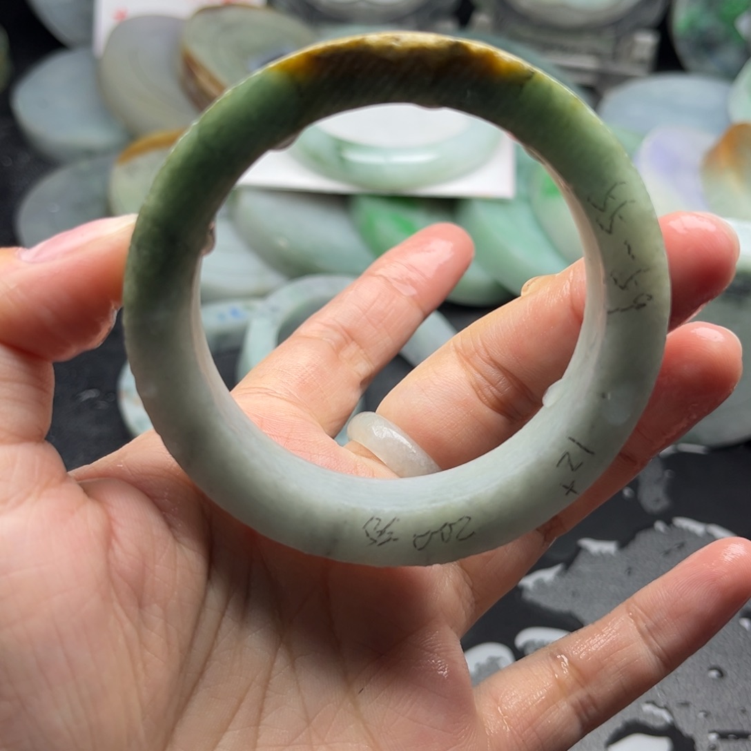 未镶嵌翡翠手镯定制翡翠