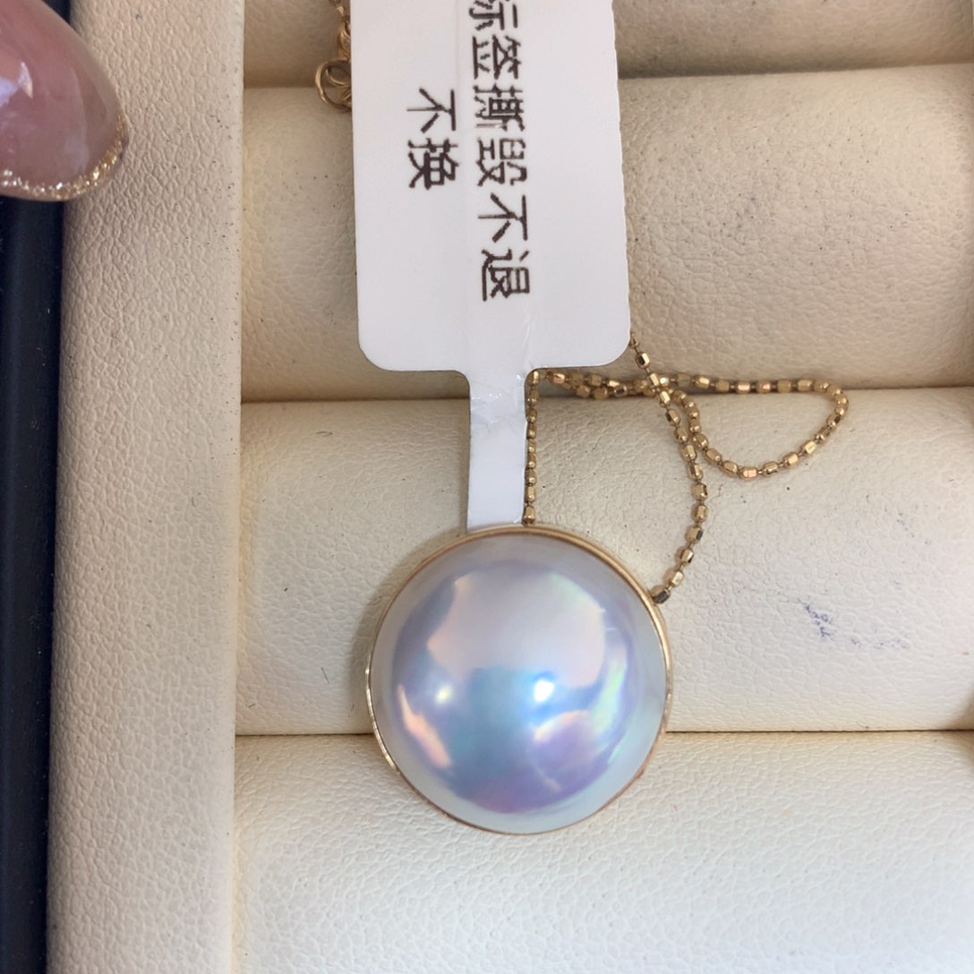 18K金镶嵌拼合珍珠（马贝珠）颈饰