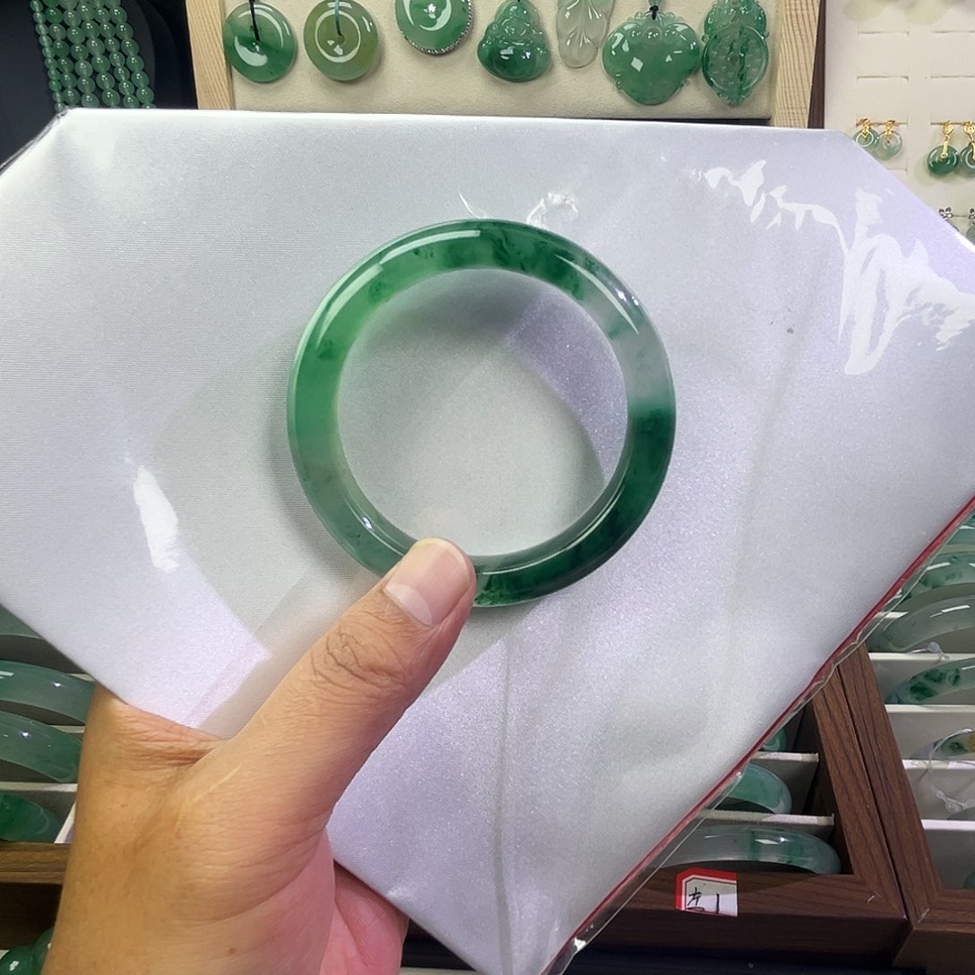 二***头石英质玉未镶嵌手镯60