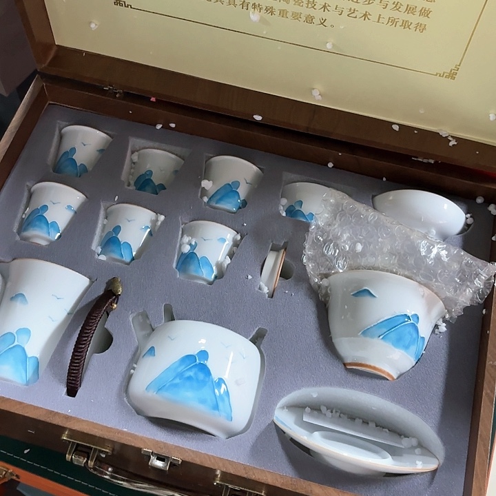 孤品茶具套装等。         