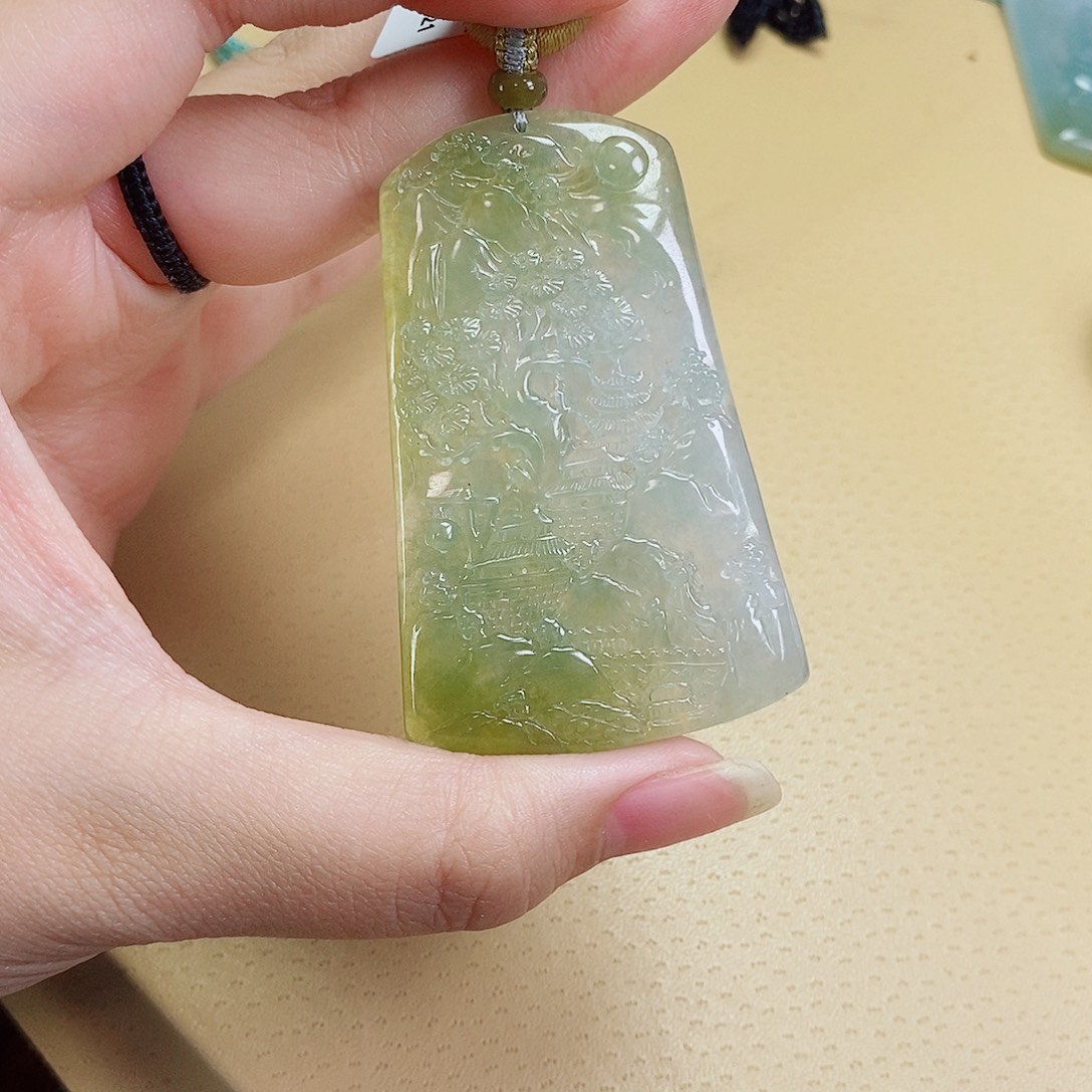 芊***芊翡翠未镶嵌颈饰翡翠