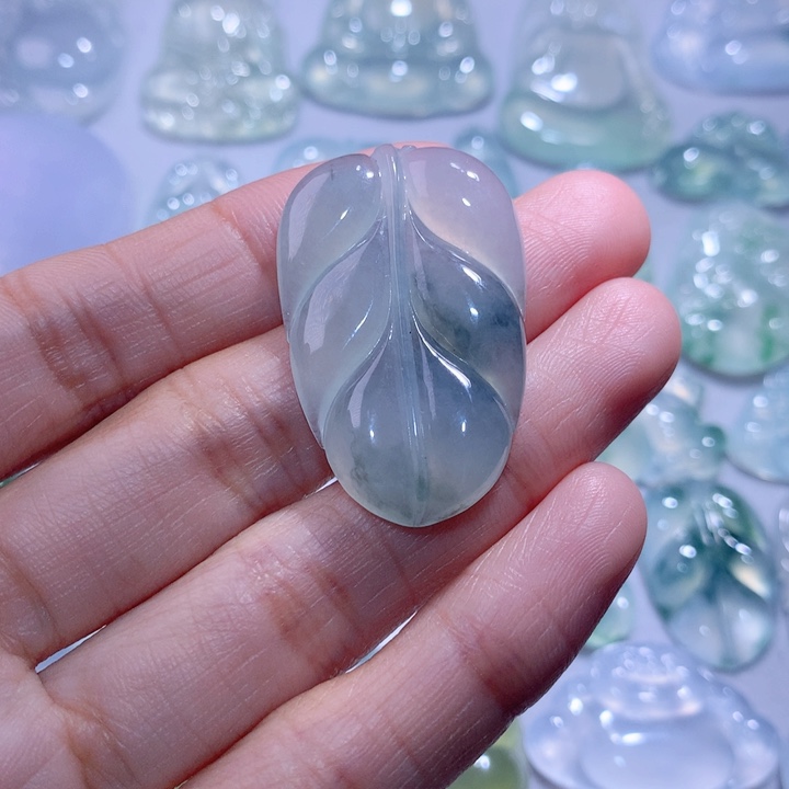 翡翠颈饰未镶嵌叶子