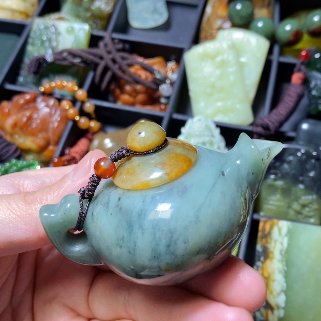 蛇纹石玉未镶嵌颈饰