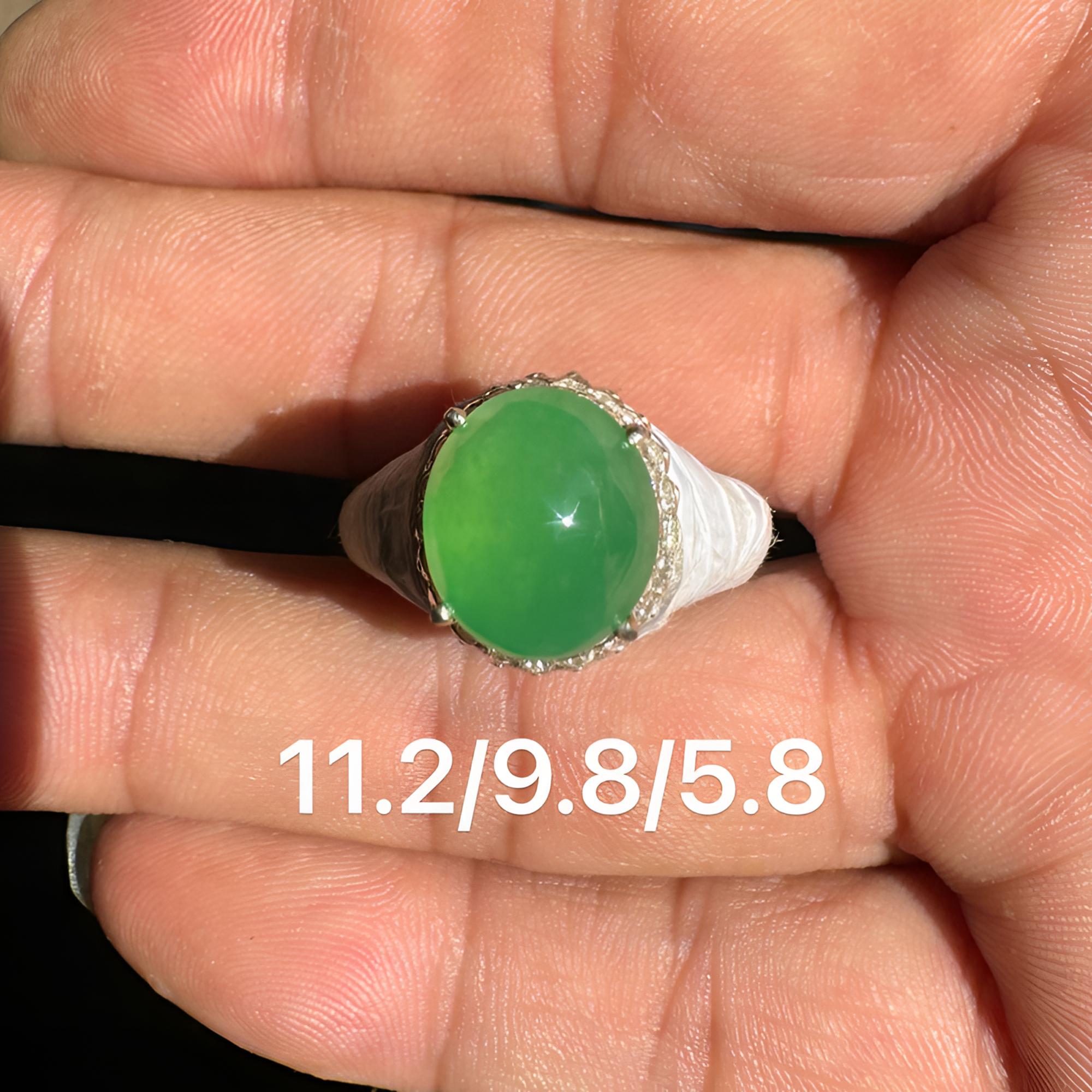 0121(小哪吒在源头)冰种翡翠木那果阳绿戒面干净杠味荧光足M250