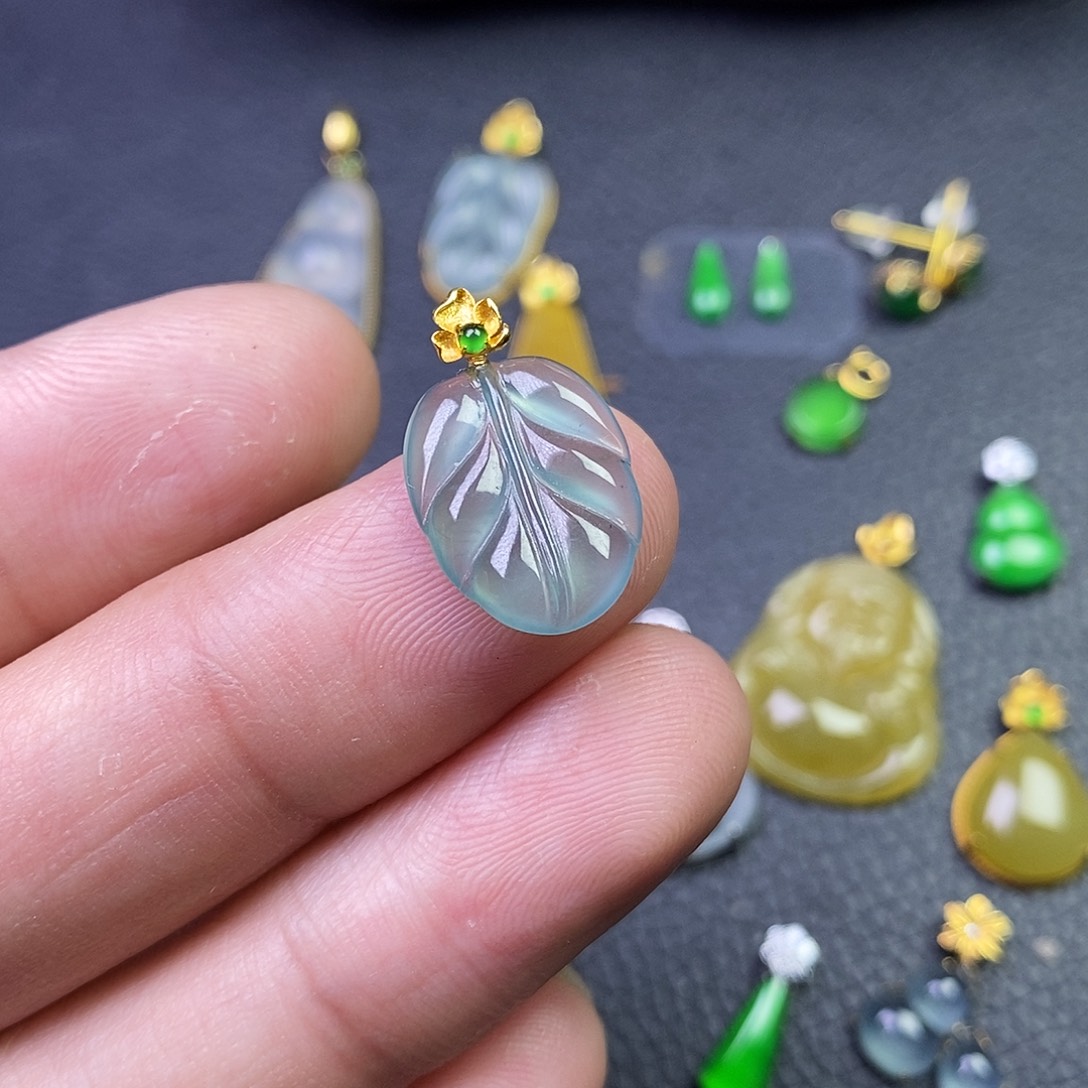 吊坠(不含链)18K金镶嵌翡翠