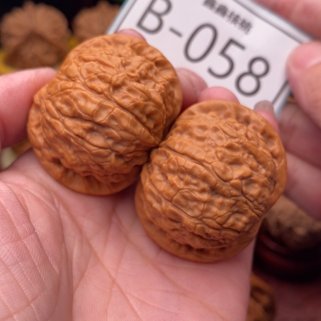 文玩核桃把件拼****持乾隆磨40