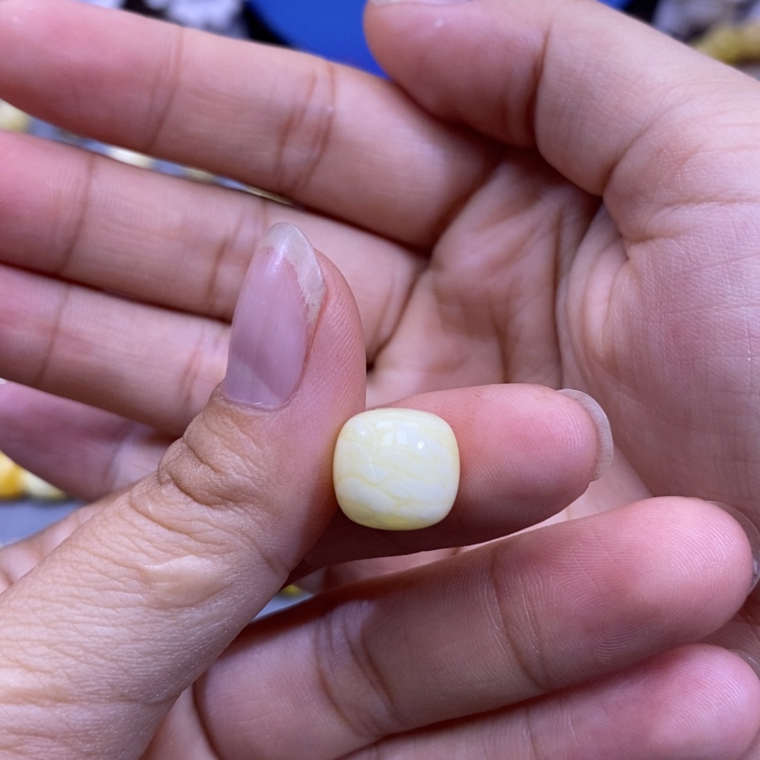 琥珀未镶嵌珠宝奇石12.0