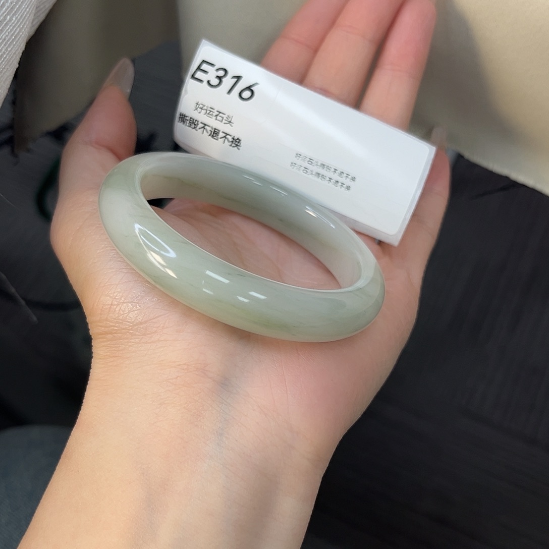 石英质玉（天山翠）未镶嵌手镯微瑕316