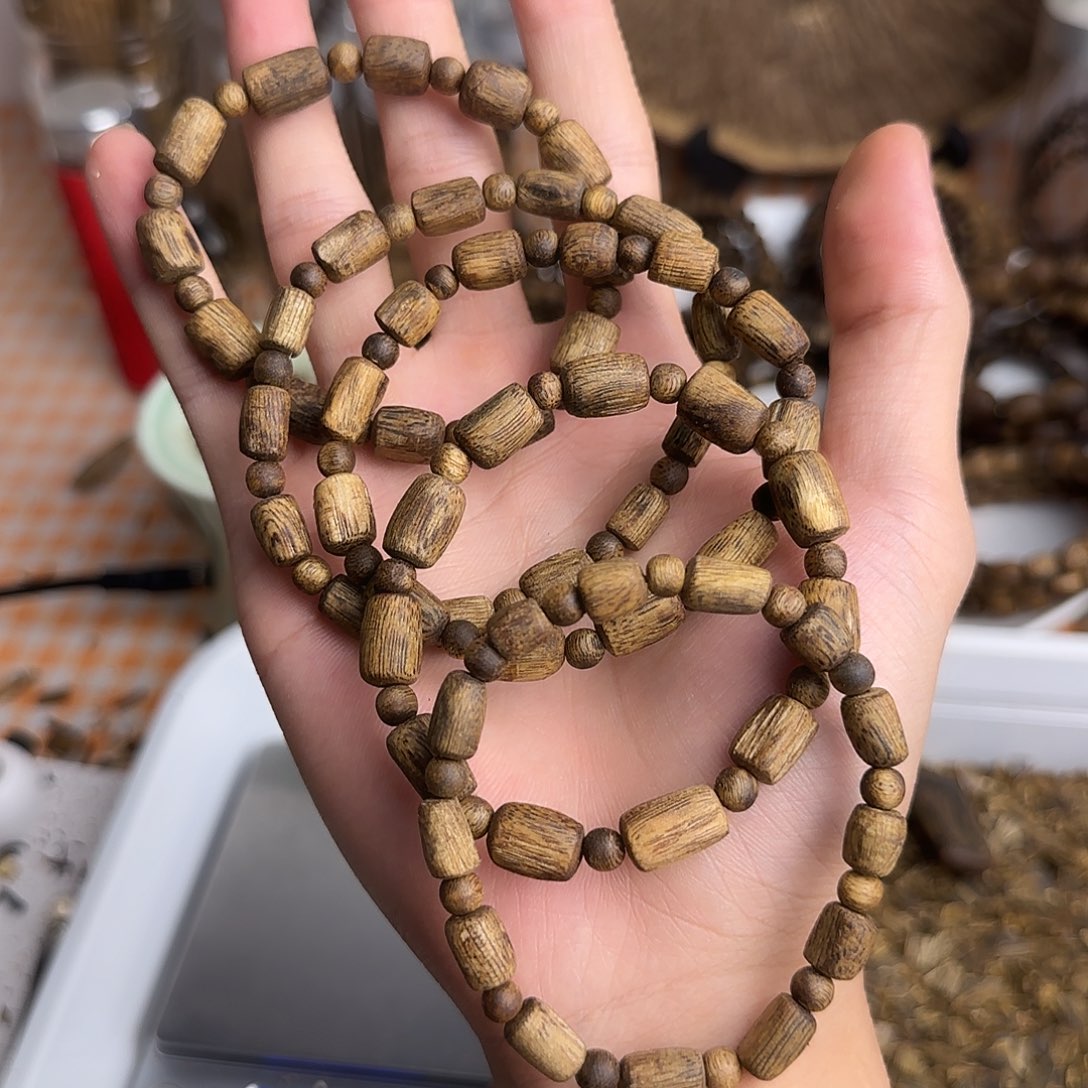 沉香碎屑沉香奇楠沉香随形单圈多样性发一条