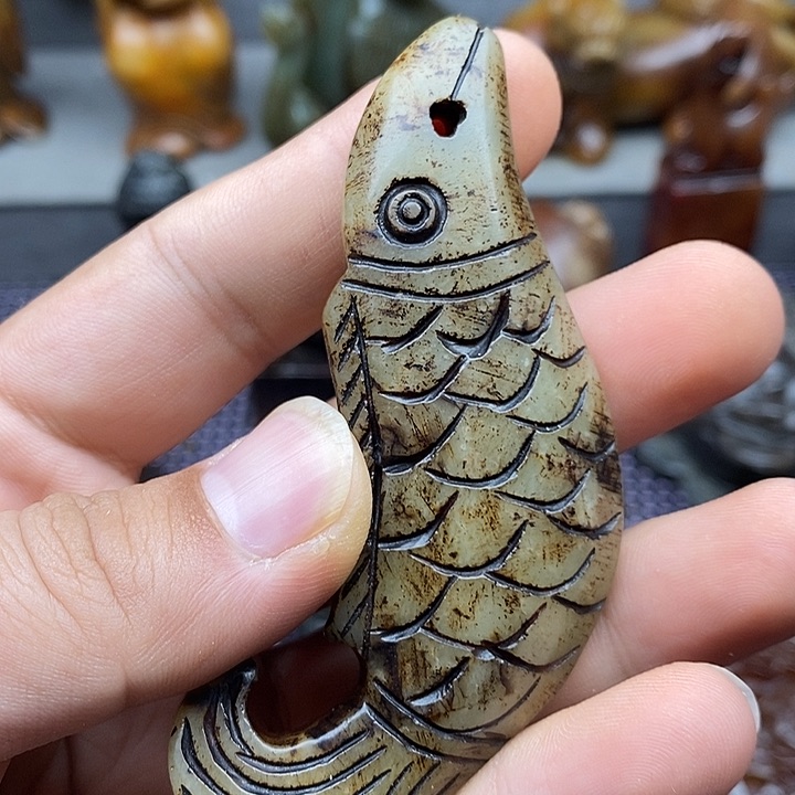 未镶嵌蛇纹石玉颈饰