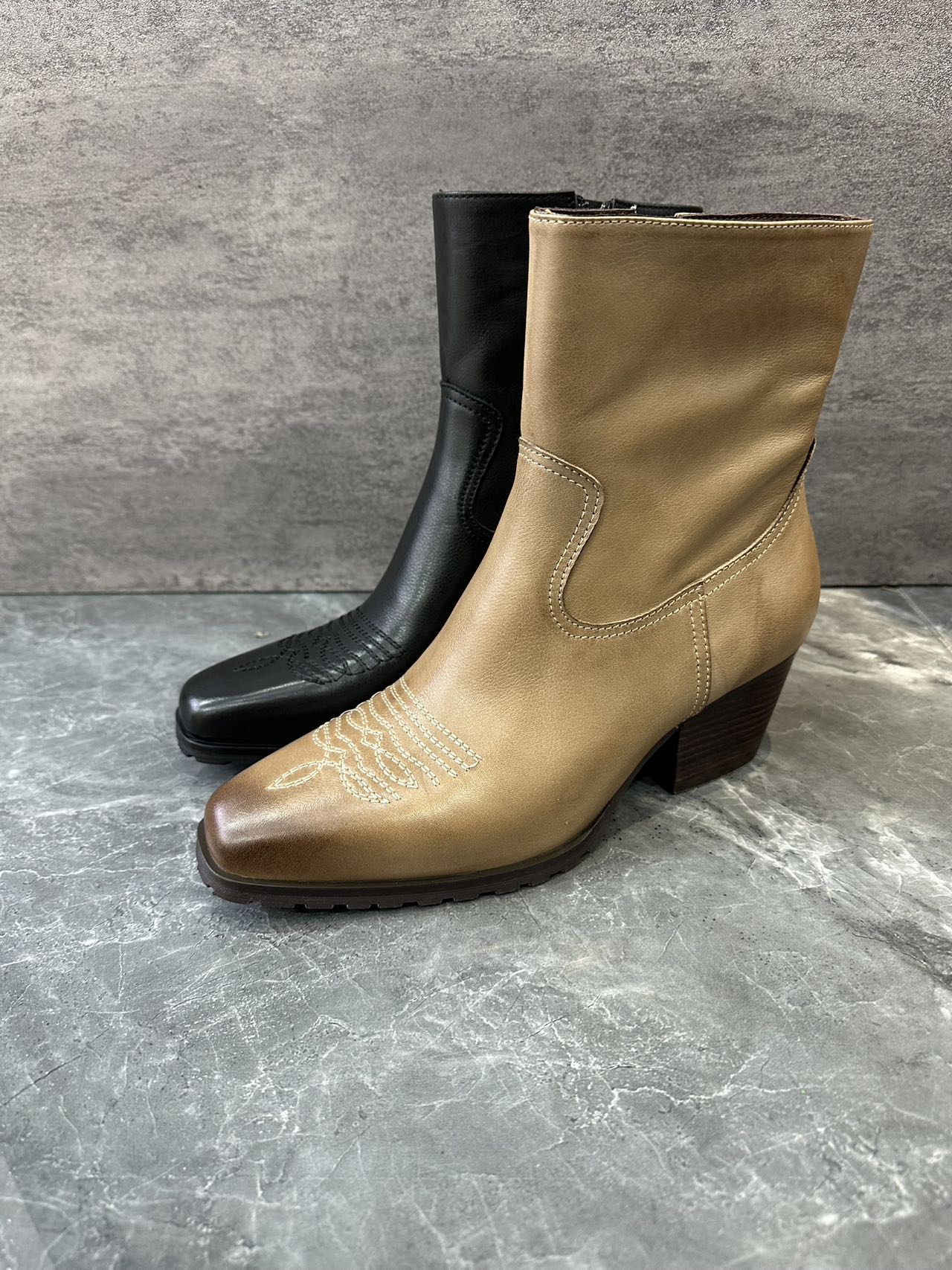 2718-8尖头高跟短筒马丁靴英伦风粗跟秋冬圆头复古做旧