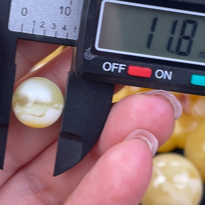 蜜蜡未镶嵌裸石692