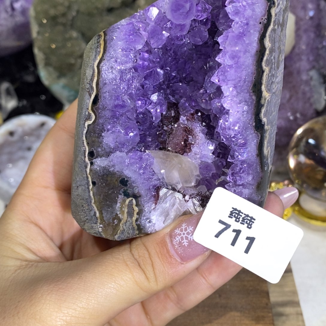 大型摆件（非配饰）紫晶未镶嵌方解石窝窝