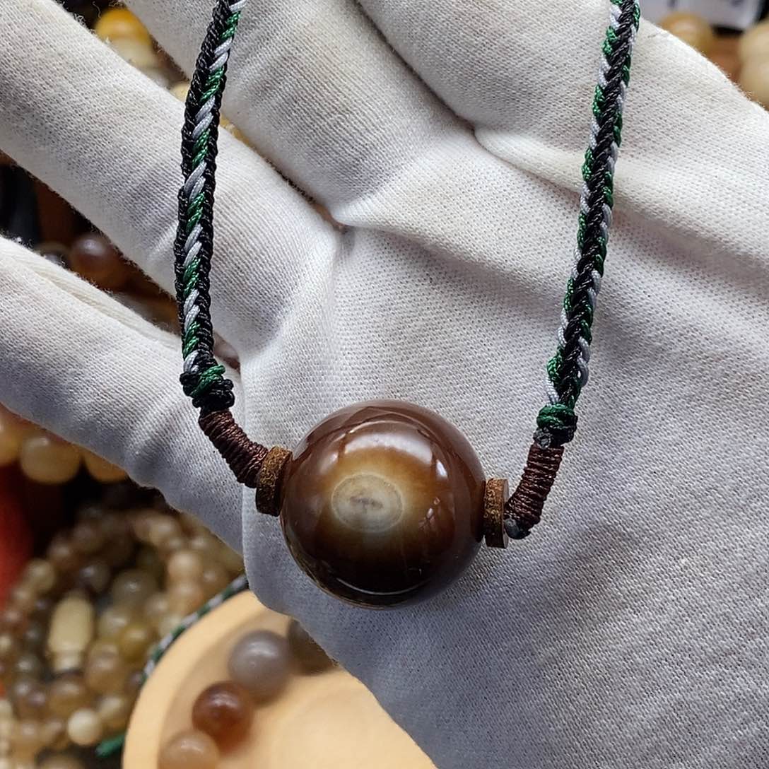 布艺非金属双天眼25mm一等料白水牛角项链