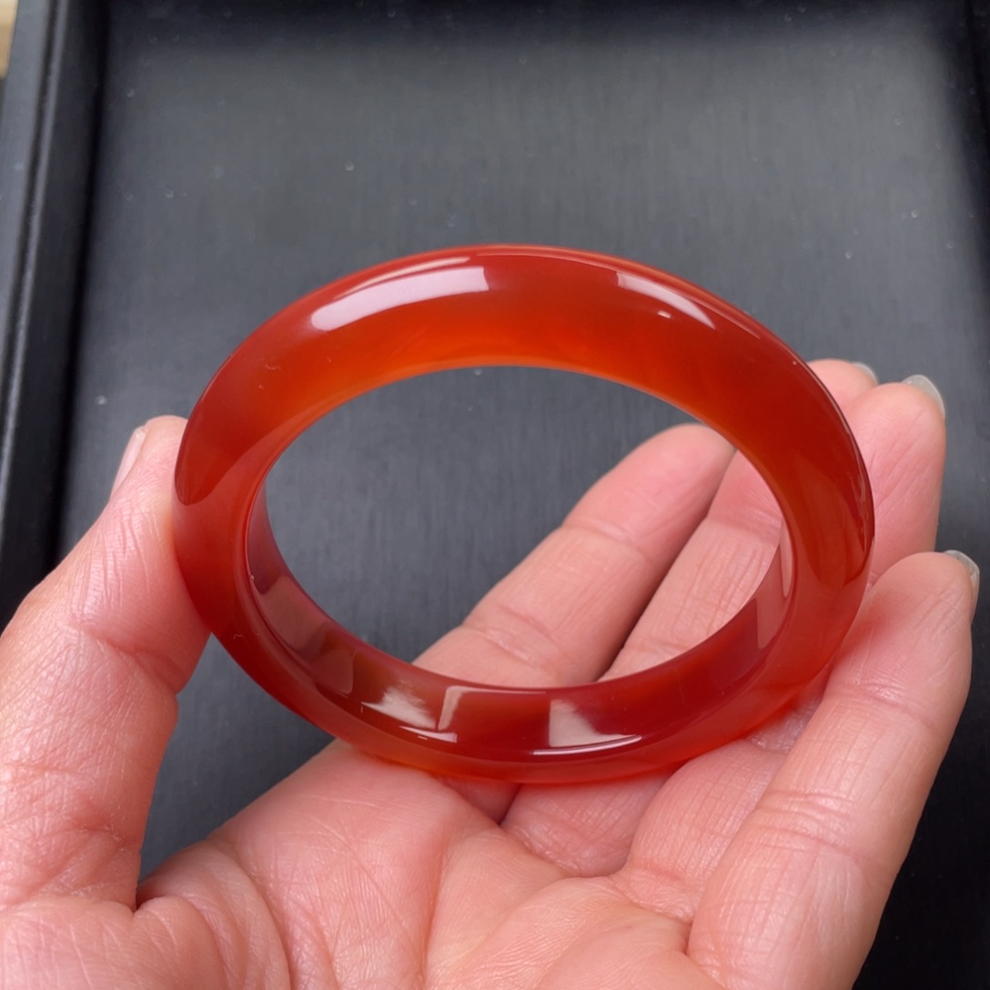 玛瑙/玉髓手镯未镶嵌52.8圈口