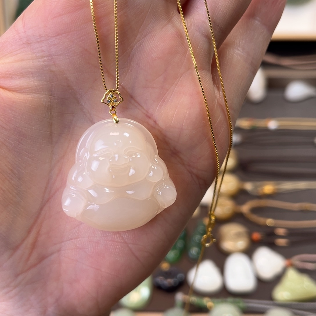 和田玉颈饰18K金镶嵌藕粉佛