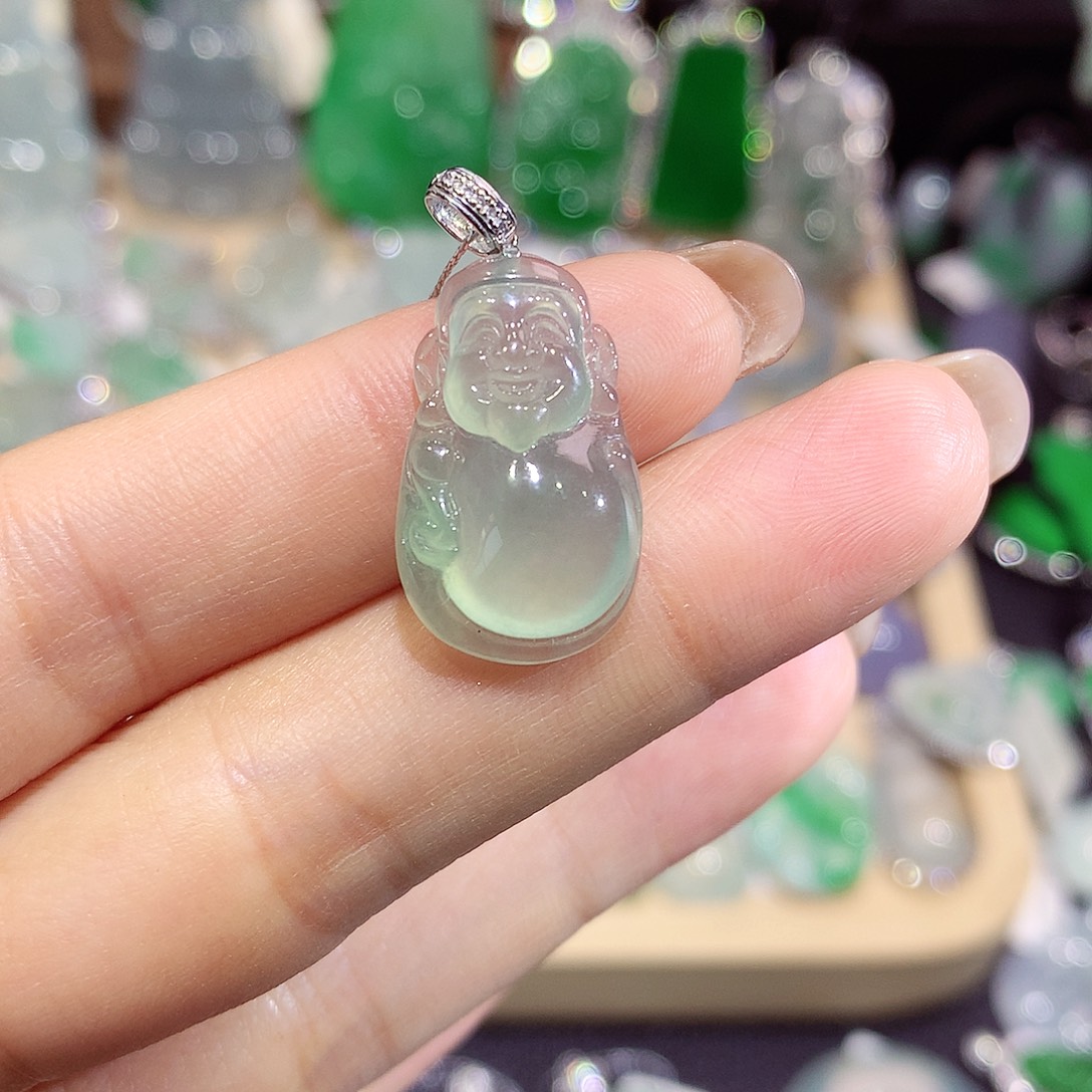 翡翠18K金镶嵌颈饰财