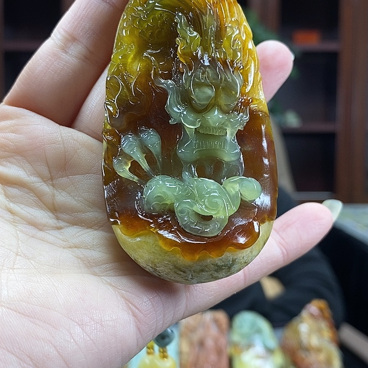 蛇纹石玉未镶嵌颈饰